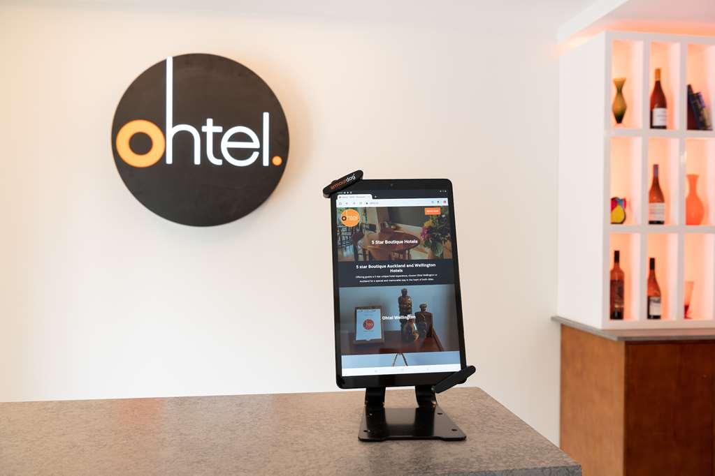 Ohtel Auckland Hotel ภายใน รูปภาพ Tablet at the reception desk of Ohtel