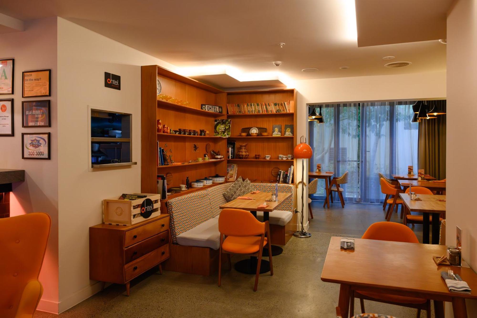 Ohtel Auckland Hotel ภายนอก รูปภาพ Interior of the restaurant