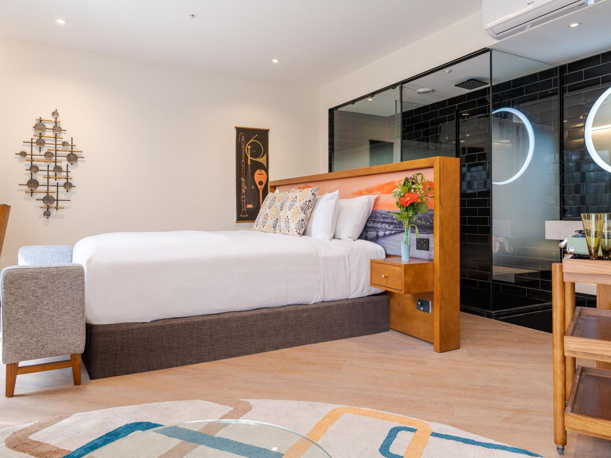 Ohtel Auckland Hotel ภายนอก รูปภาพ A bedroom at the hotel