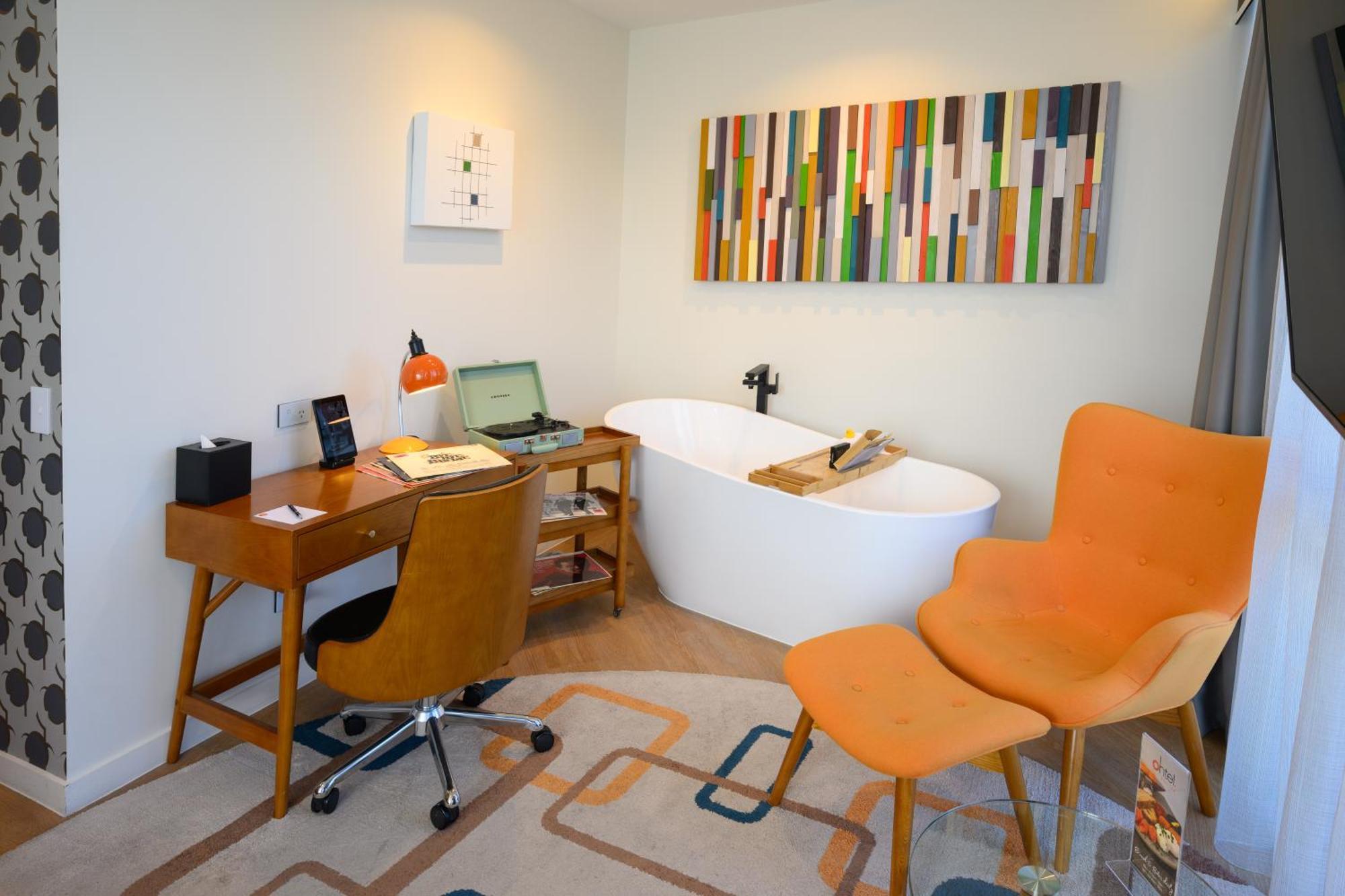 Ohtel Auckland Hotel ภายนอก รูปภาพ A freestanding bathtub in a modern bathroom