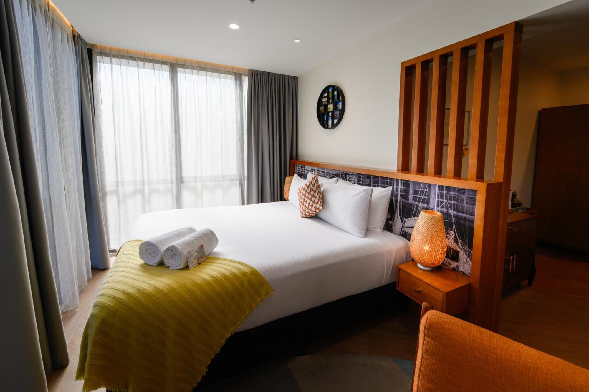 Ohtel Auckland Hotel ภายนอก รูปภาพ A bedroom at the hotel
